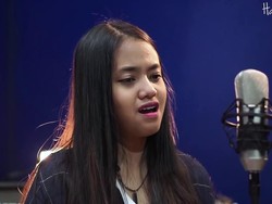 Hanin Dhiya Sebut Hubungan dengan Payung Teduh Baik-baik Saja