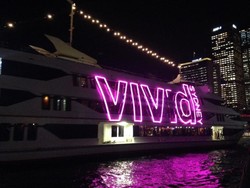 Pertunjukan Cahaya Spektakuler ala Sydney