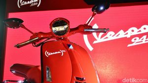 Vespa Luncurkan Motor Merah Super Mahal