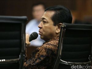 Setya Novanto Bersaksi untuk Andi Narogong Setya Novanto Bersaksi untuk Andi Narogong