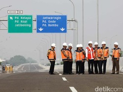 Syukuran Tol Becakayu Bareng Warga, Menteri PUPR Nyanyi Lagu Bento