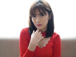 Netizen Kurang Ajar Ajak Kencan, Angela Lee: Saya Bukan Wanita Bookingan!