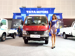 Tata Motors: Surabaya Surga Pikap Super Ace