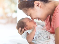 Bun, Jangan Cium Bibir Bayi yang Belum Punya Gigi Ya