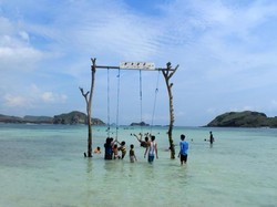 Akhir Pekan, Santai Dulu di Pantai Tanjung Aan