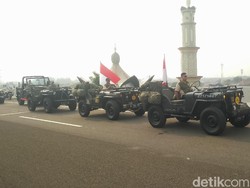 Ini Alasan Jokowi Batal Konvoi Naik Jeep Era PD II di Tol Becakayu
