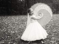 Hiks! Alasan Pilu Gadis 5 Tahun Lakukan Wedding Photoshoot