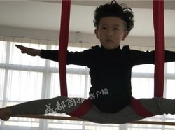 Video Aksi Instruktur Yoga Termuda di Dunia