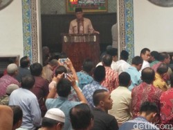 Salat Jumat di Masjid Cut Mutia, Sandi: Doakan Kami Tetap Amanah