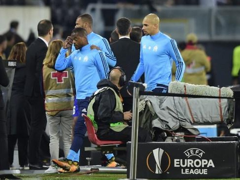 Diselidiki UEFA, Evra Bisa Diskors Lebih dari Satu Laga Diselidiki UEFA, Evra Bisa Diskors Lebih dari Satu Laga