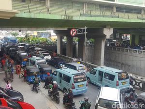 Disorot Sandiaga, Begini Wajah Pasar Tanah Abang Sore Ini