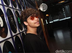 Harris J Buat Lagu Ketika Sendiri Harris J Buat Lagu Ketika Sendiri