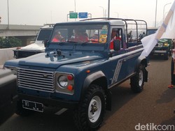 Naik Jip, Jokowi Jajal Ruas Tol Becakayu yang Telah Diresmikan