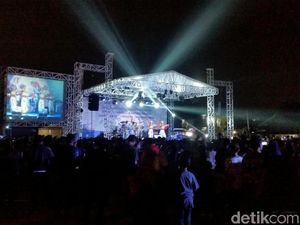 Ramainya Acara Syukuran Tol Becakayu yang Baru Diresmikan Ramainya Acara Syukuran Tol Becakayu yang Baru Diresmikan