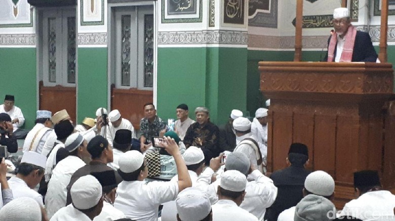 Kecewa Anies Absen Peringatan 411, Eggi: Jangan Kacang Lupa Kulit