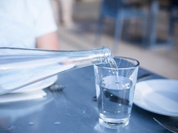 Pria Minum 20 Liter Setiap Hari hingga Daftar Buah Paling Berbahaya di Dunia