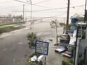 27 Orang Tewas Akibat Terjangan Topan Damrey di Vietnam 27 Orang Tewas Akibat Terjangan Topan Damrey di Vietnam
