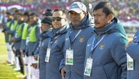 Pelatih Indra Sjafri menyebut kegagalan mengantisipasi umpan silang Korsel sebagai salah satu penyebab kekalahan Indonesia. Foto: AFP PHOTO / VISIONSTYLER PRESS / KIM DOO-HO