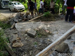Tuntut Perbaikan, Warga Aksi Blokir Jalan di Kabupaten Magelang