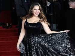 Kelly Brook Lihat Wajah Misterius di Hotel Usai Syuting Film Santet