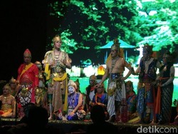 Seru, Menristekdikti dan Gubernur Ganjar Main Jadi Wayang Orang