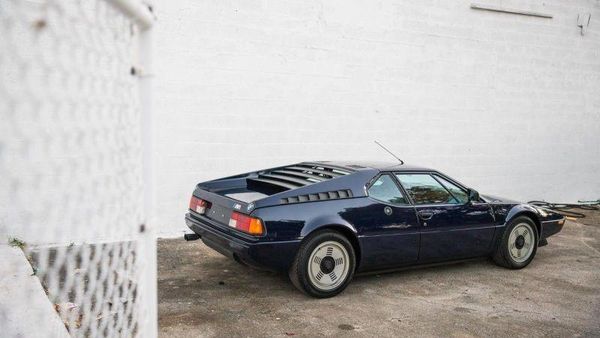 Foto: BMW M1 Jadul Seharga Dua Lamborghini