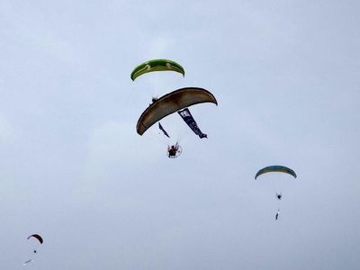 Atraksi Paramotor Meriahkan CT ARSA Foundation Charity Fun Run 2017