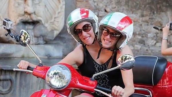 Potret Kehidupan Sehari-hari si Kembar Dempet Abby dan Britany