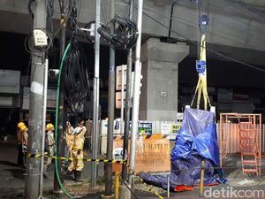 Akses Jalan Sekitar Lokasi Jatuhnya Pagar MRT di Jaksel Ditutup