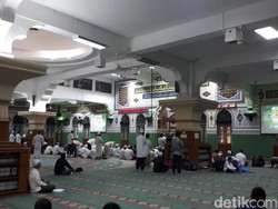 Peringati 1 Tahun 411, Massa Mulai Datangi Masjid Al Azhar