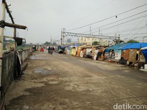 Sandi Dapat Kabar Gubuk Liar di Tanah Abang Jadi Tempat Prostitusi
