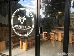 Mengisap Laba dari Kepulan Asap Vape