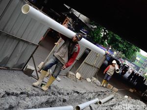 Trotoar Pasar Tanah Abang Diperbaiki Trotoar Pasar Tanah Abang Diperbaiki
