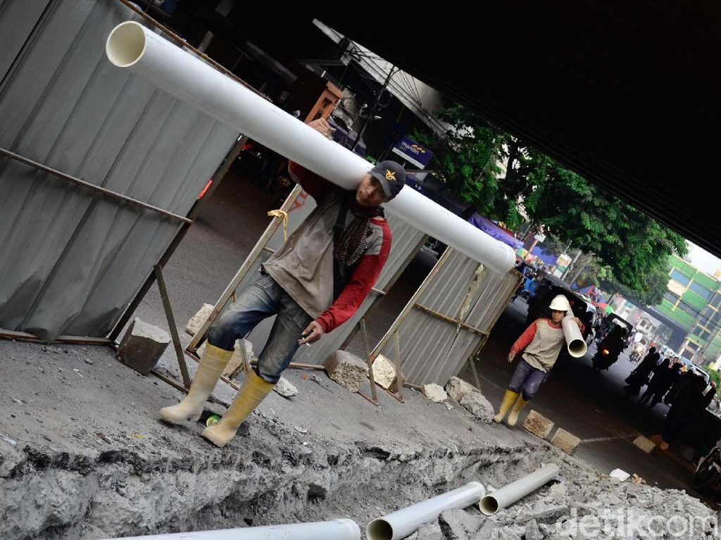 Trotoar Pasar Tanah Abang Diperbaiki Trotoar Pasar Tanah Abang Diperbaiki