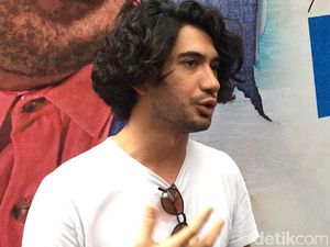 Penampilan Perdana Reza Rahadian di Benyamin: Biang Kerok