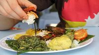 Benar Nggak Sih, 8 Kebiasaan Makan Ini Sering Dilakukan Orang Indonesia?