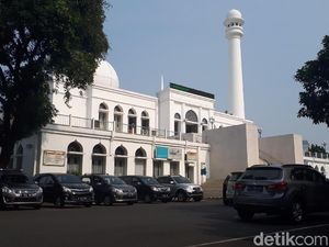 Alumni 212 Tinggalkan Masjid Al-Azhar Usai Peringati 411 Alumni 212 Tinggalkan Masjid Al-Azhar Usai Peringati 411