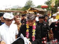 Sambutan Anies di Pura Cilincing Berhenti Saat Azan Berkumandang