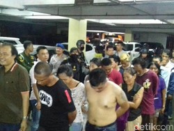 Razia Narkoba di Kampung Berlan, Sajam dan 14 Orang Diamankan