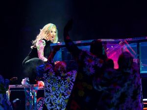 Bantu Penggemar yang Terluka, Lady Gaga Hentikan Penampilannya