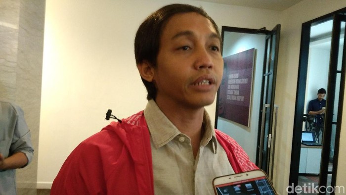 Sekjen PSI Raja Juli Antoni.