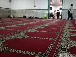 Peringati Aksi 411, Massa Salat Subuh Berjemaah di Tanah Abang Peringati Aksi 411, Massa Salat Subuh Berjemaah di Tanah Abang