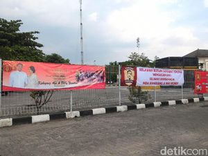 Spanduk Ucapan untuk Kahiyang-Bobby Terpasang di Asrama Haji