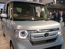 Menjajal Teknologi Bebas Tabrakan di Mobil Mungil Honda