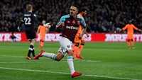 Di babak kedua, West Ham mampu mencetak satu gol. Manuel Lanzini yang membukukan gol itu. (Foto: Andrew Couldridge/Reuters)