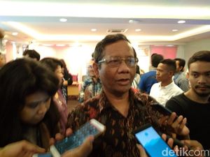 Ketua MK Didesak Mundur, Mahfud MD: Terserah Pak Arief Saja Ketua MK Didesak Mundur, Mahfud MD: Terserah Pak Arief Saja