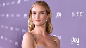 Jason Beruntung Banget Dapatkan Rosie Huntington-Whiteley