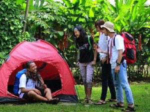 Sensasi Kamping di Pasar Karetan Radja Pendapa