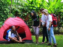 Sensasi Kamping di Pasar Karetan Radja Pendapa