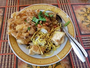 Lezatnya Kupat Tahu Sido Mampir Dekat Gedung Mantu Presiden Jokowi